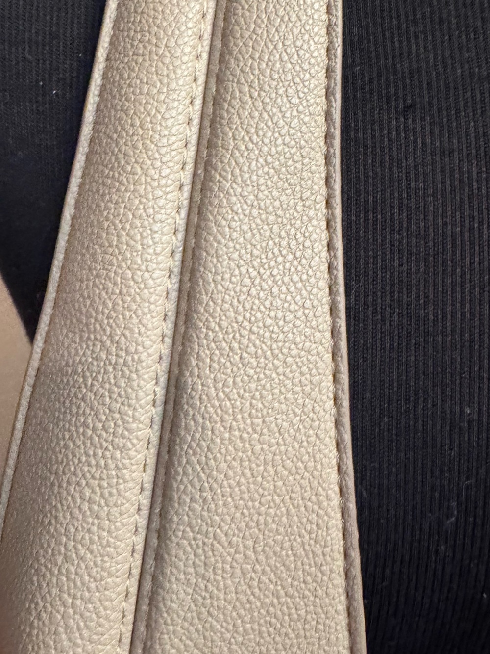 BCBG Hobo Crescent Light Tan Faux Pebbled Leather Slouch Bag Purse Key Fob - Picture 12 of 17